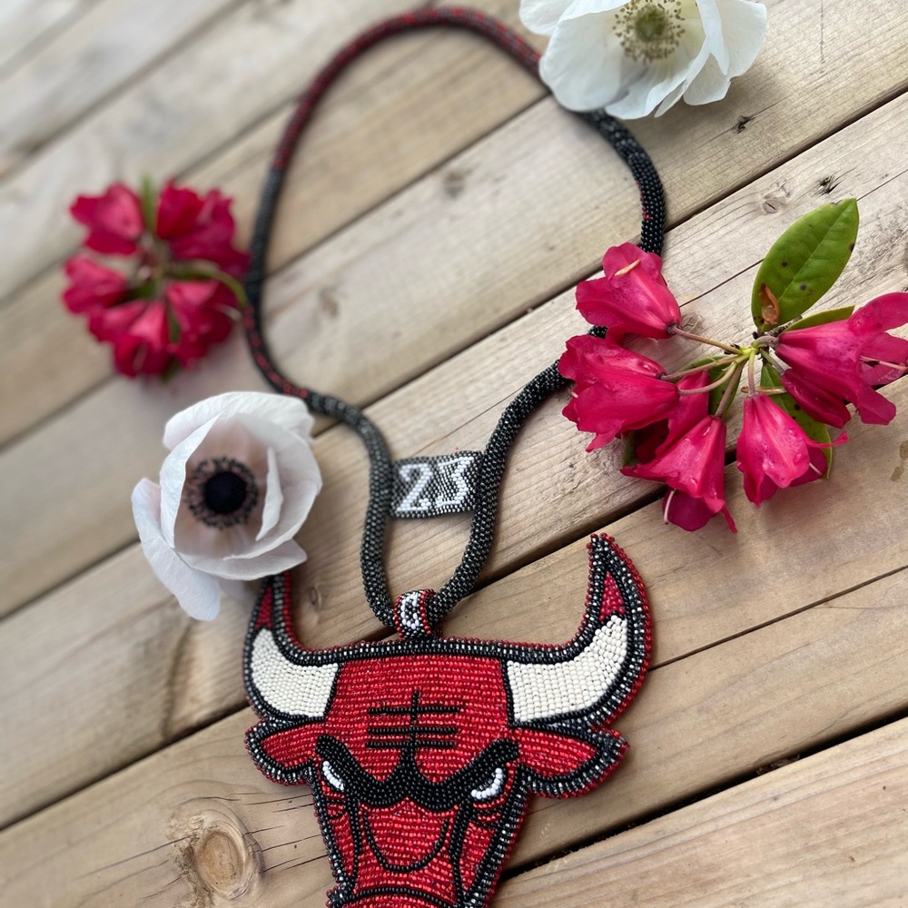 Handmade beaded black red and white Chicago bulls pendant - Picture 7 of 8